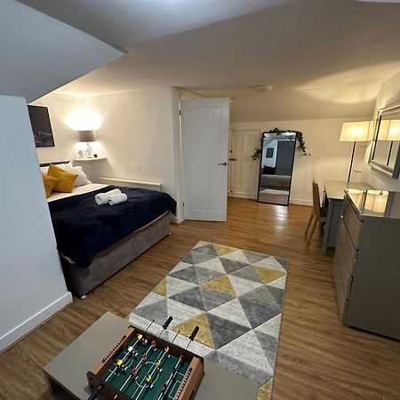 3 Bed Flat With Pool Table Lägenhet Cambridge  Exteriör bild