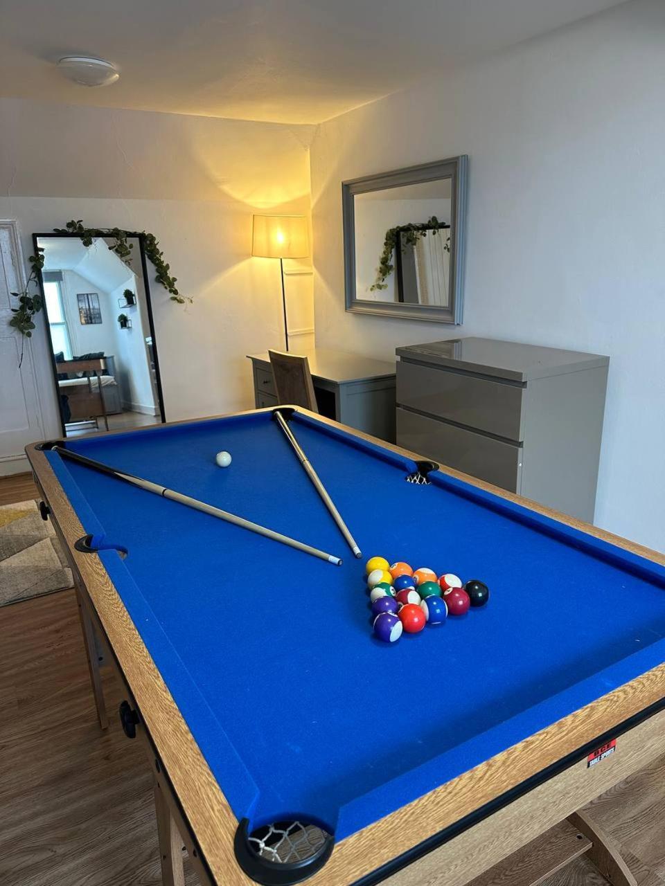 3 Bed Flat With Pool Table Lägenhet Cambridge  Exteriör bild